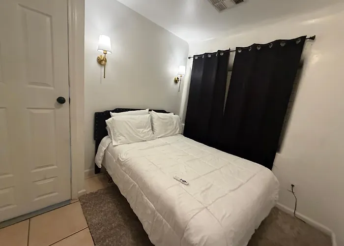 Cozy Away From Apartment *