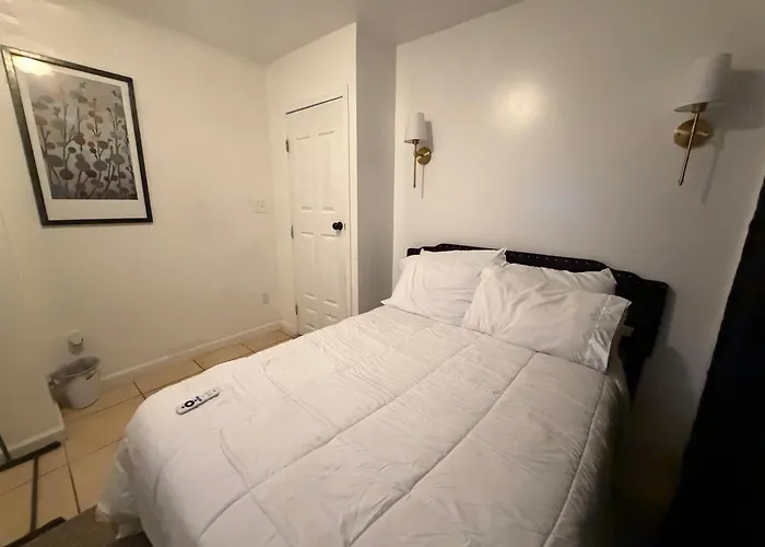 Cozy Away From Apartment *